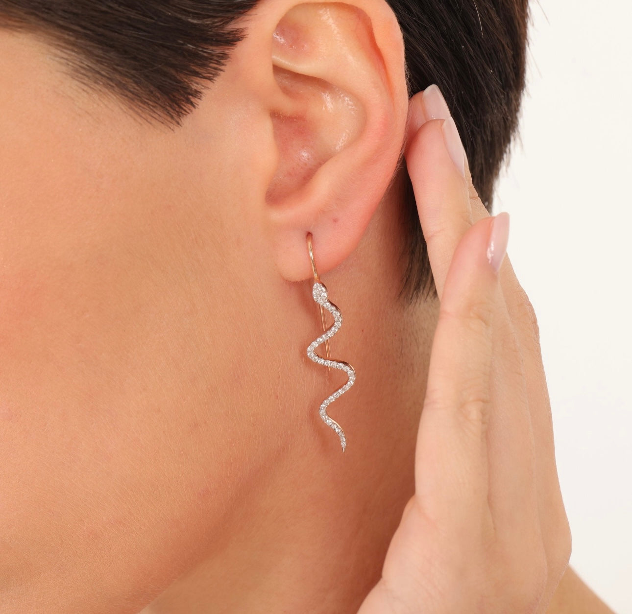 0.62 Karat Pırlanta Yılan Sallantı 14 Ayar Rose Altın Küpe